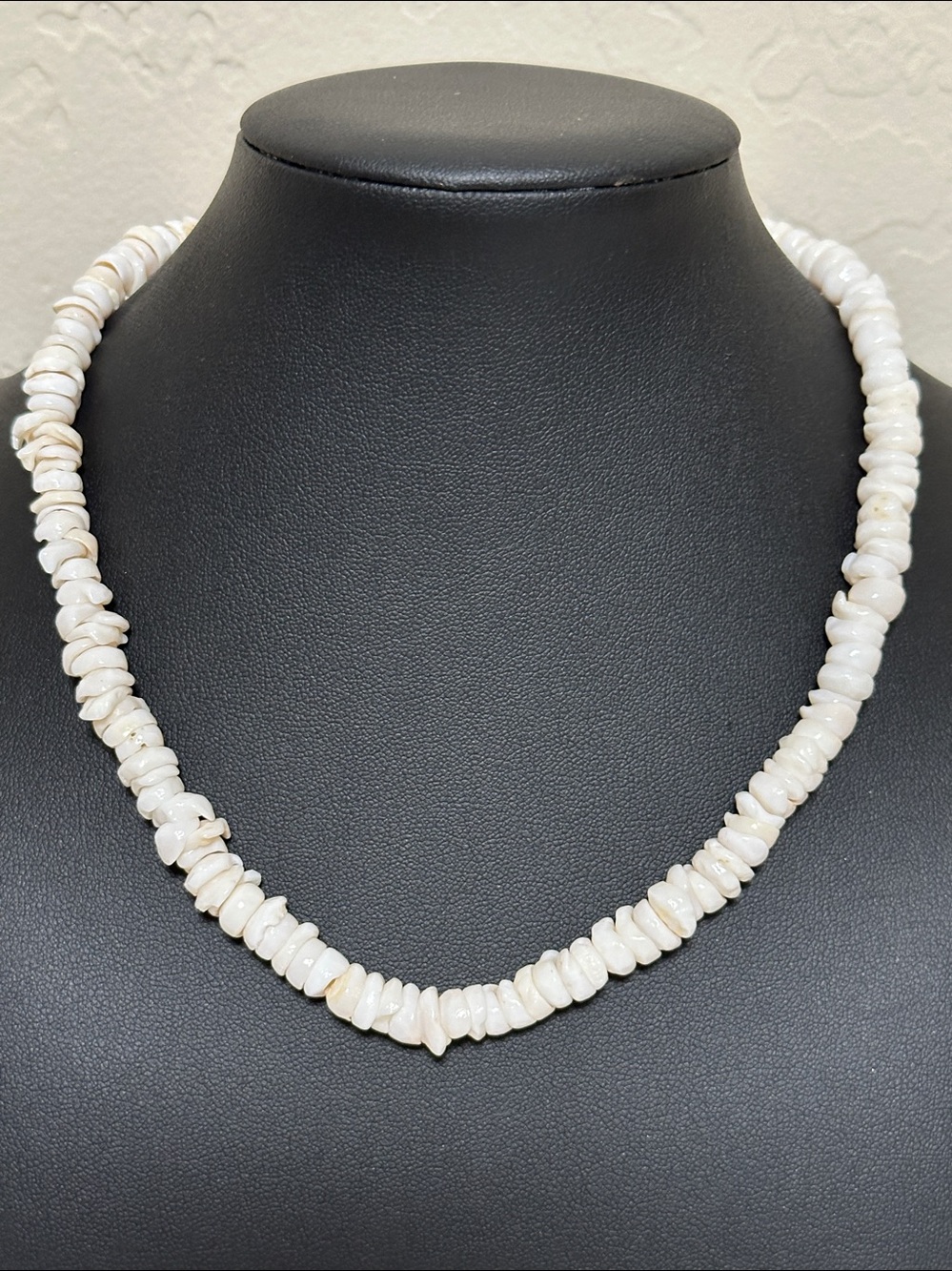 White Puka Shell Vintage Necklace - Picture 9 of 11